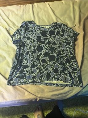 croft & barrow Navy and White Floral Short Sleeve Tee